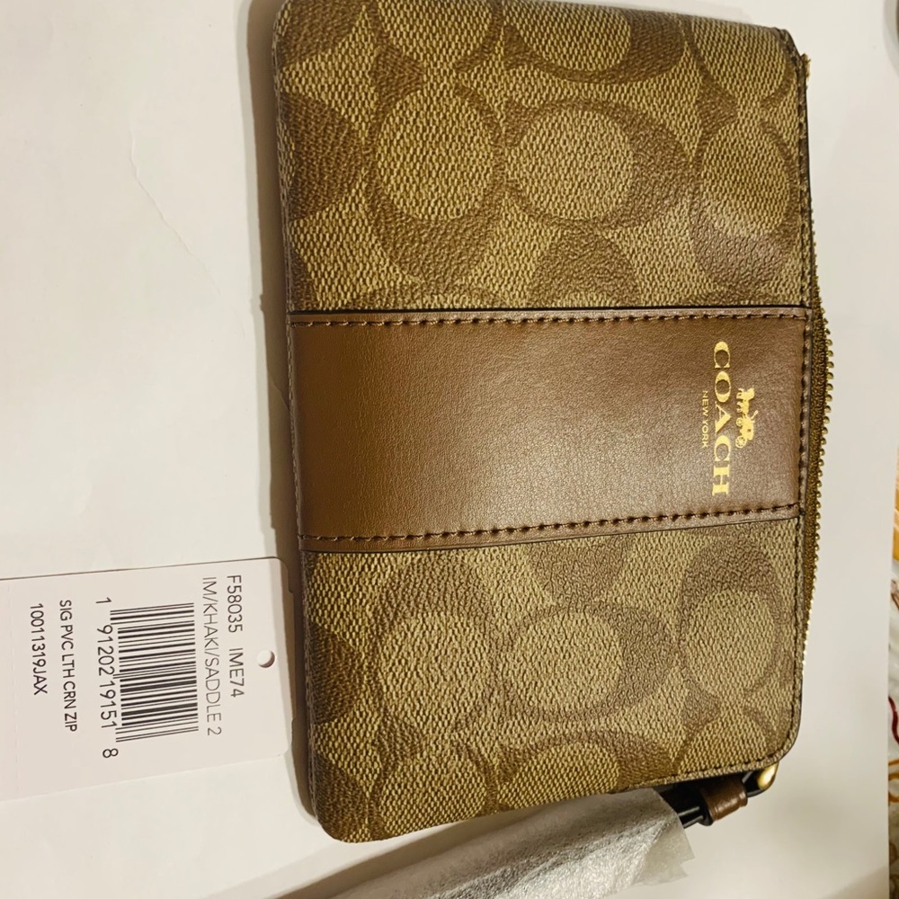 Corner zip wristlet in signature canvas